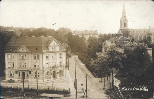 Karviná: spořitelna, radnice a kostel sv. Jindřicha, 20. léta 20. stol. 