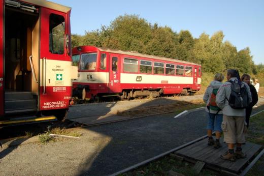 Dzbel, křižování tratí. 